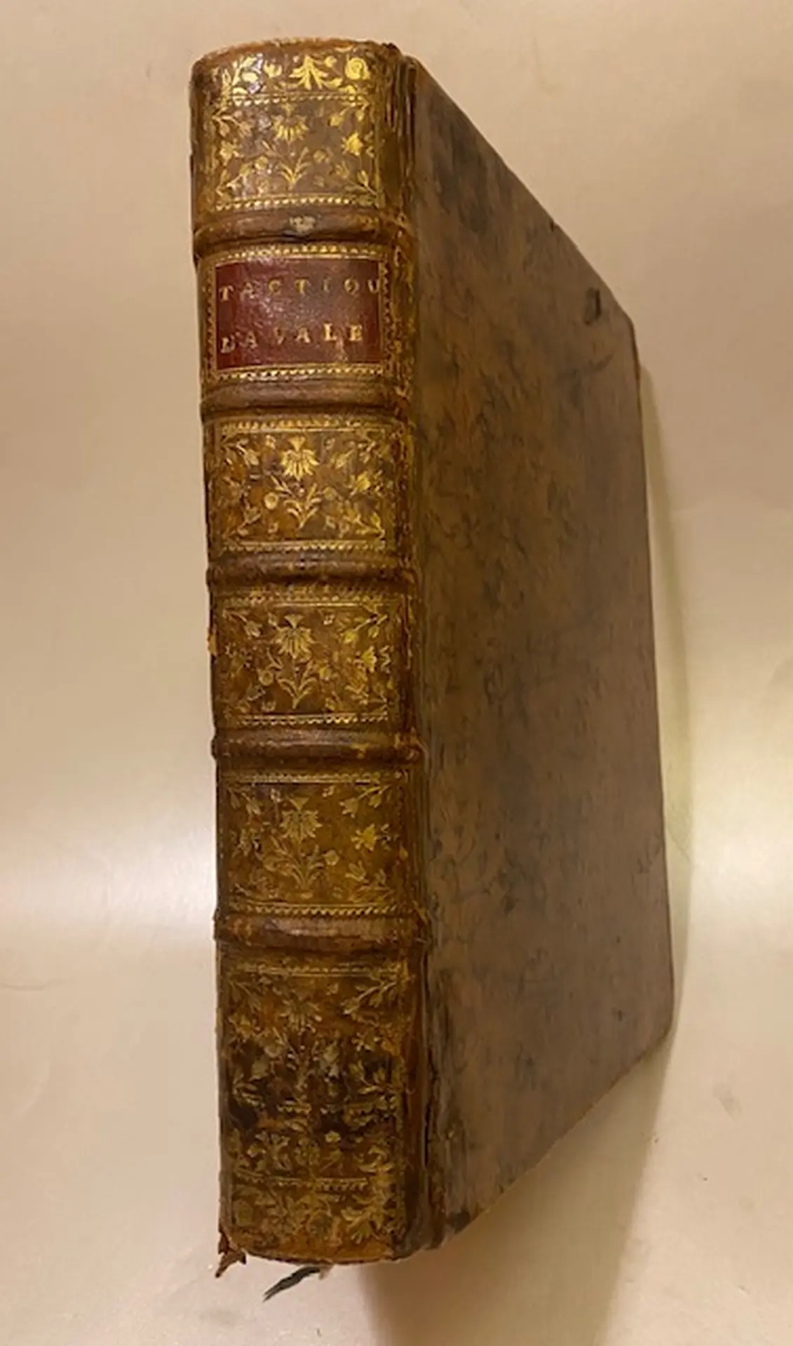 Tactique navale ou traitè des évoltions et des signaux avec figures en taille-douce Tactique navale ou traitè des évoltions et des signaux avec figures en taille-douce.