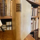 De i vizj, e de i difetti del moderno teatro e del modo di correggergli e d'emendarli. Ragionamenti VI di Laurisio Tragiense pastore arcade.