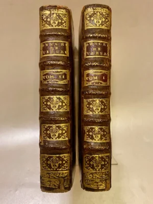 Nouvelle description des chateaux et parcs de Versailles et de Marly: contenant une explication historique de toutes le peintures, tableaux, statues, vases & ornamens qui s'y voient; ... Enrichie de plusieurs figures en taille douce. ... Par m. Piganiol De La Force. Tomo primo e secondo.