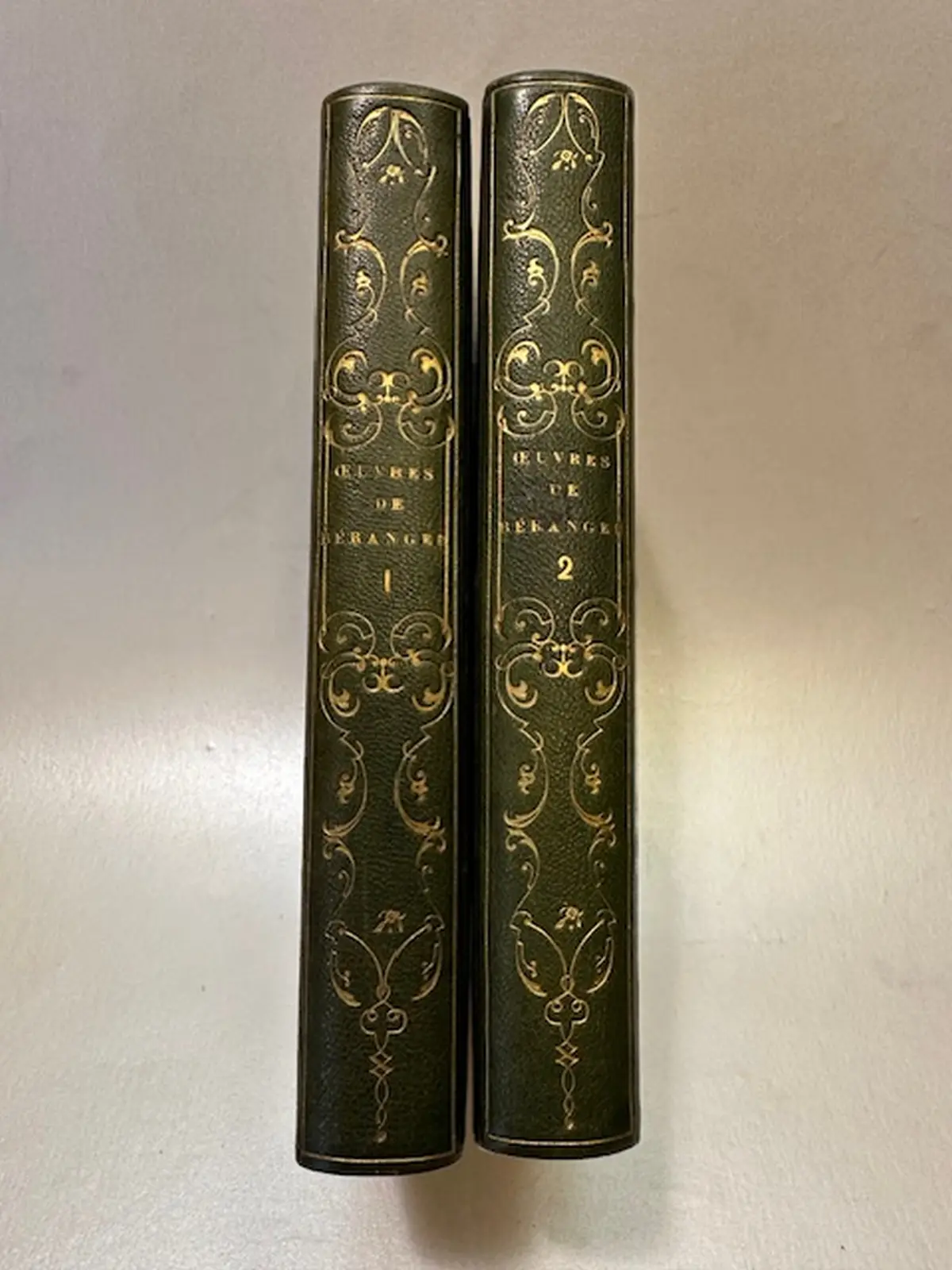 Oeuvres completes de P. J. De Beranger. Nouvelle edition ornée de 44 gravures sur acier. Tome premier et second.