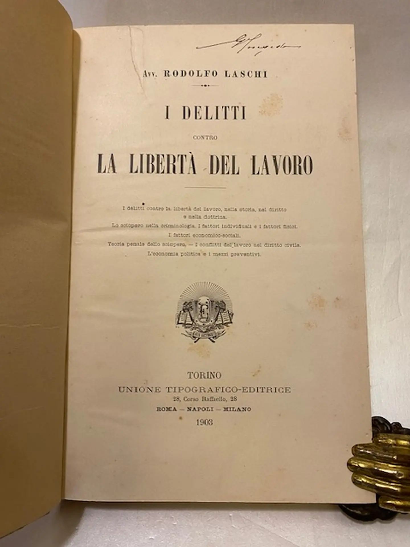 I delitti contro la libertà del lavoro. I delitti contro la libertà del lavoro nella storia nel diritto e nella dottrina. Lo sciopero nella criminologia. I fattori individuali e i fattori fisici. I fattori economico-sociali. Teoria penale dello sciopero. I conflitti del lavoro nel diritto civile I delitti contro la libertà del lavoro. I delitti contro la libertà del lavoro nella storia nel diritto e nella dottrina. Lo sciopero nella criminologia. I fattori individuali e i fattori fisici. I fattori economico-sociali. Teoria penale dello sciopero. I conflitti del lavoro nel diritto civile. L'economia politica e i mezzi preventivi