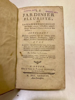 Le jardinier fleuriste, ou la culture universelle des fleurs, arbres, arbustes, arbrisseaux servant à l'embellissement des jardins. Contenant plusieurs parterres sur des dessins nouveaux, bosquets, boulingrins, salles, sallons, & autres ornemens de jardin. Avec la maniere de rechercher les eaux, de les conduire dans les jardins, & une instruction sur les bassins: ouvrage ou tous les curieux trouveront de quoi s'amuser agréablement