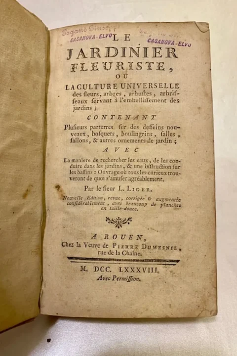 Le jardinier fleuriste, ou la culture universelle des fleurs, arbres, arbustes, arbrisseaux servant à l'embellissement des jardins. Contenant plusieurs parterres sur des dessins nouveaux, bosquets, boulingrins, salles, sallons, & autres ornemens de jardin. Avec la maniere de rechercher les eaux, de les conduire dans les jardins, & une instruction sur les bassins: ouvrage ou tous les curieux trouveront de quoi s'amuser agréablement
