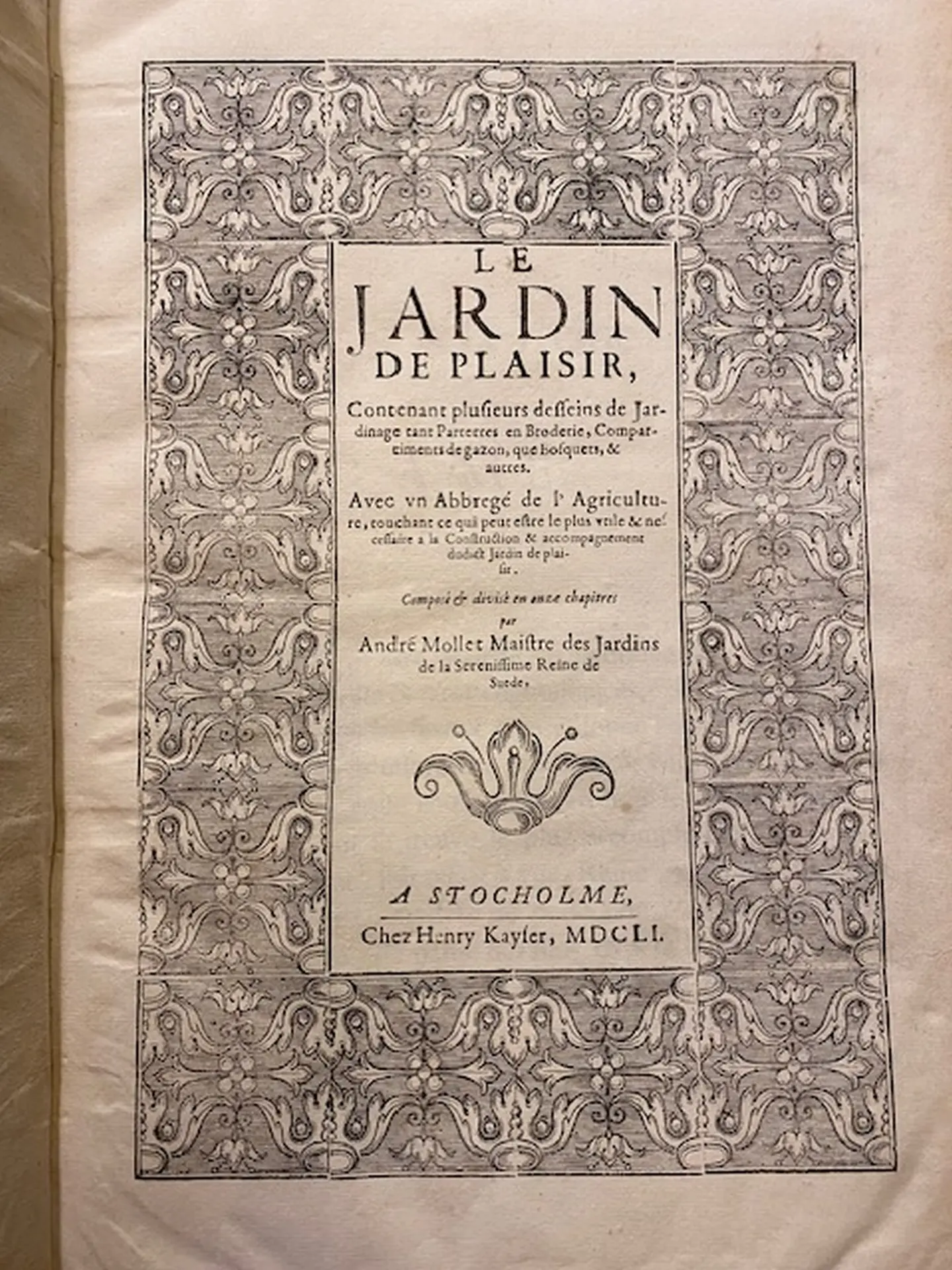 Le jardin de plaisir, contenant plusieurs desseins de jardinage tant parterres en broderie, compartiments de gazon, que bosquets, & autres. Avec un Abbregé del ‘Agricolture… 