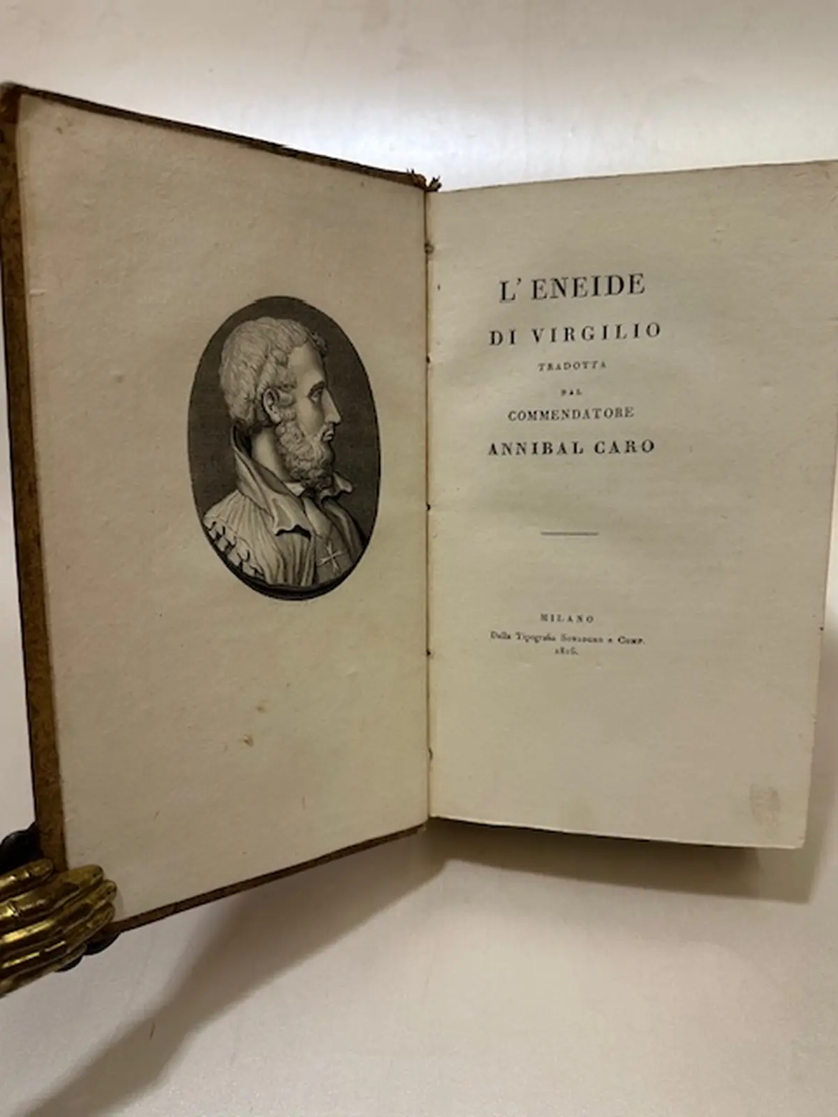 L'Eneide di Virgilio tradotta dal Commendatore Annibal Caro L'Eneide di Virgilio tradotta dal Commendatore Annibal Caro.