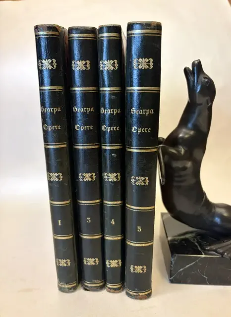 Opere del Cav. Antonio Scarpa prima edizione completa in cinque parti divisa colla traduzione delle opere latine…per cura del dott. Pietro Vannoni. Voll. I-III-IV-V.